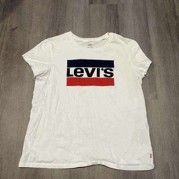 Levi’s tee - Picture 1 of 3